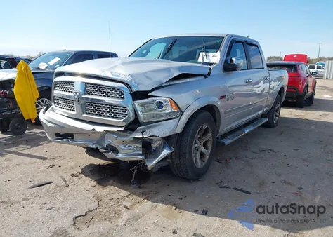 2017 Ram 1500 Laramie 4X4 6'4 Box z USA, uszkodzony, nr VIN 1C6RR7VM7HS557867